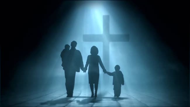 Family at the Cross | Image Vine | SermonSpice